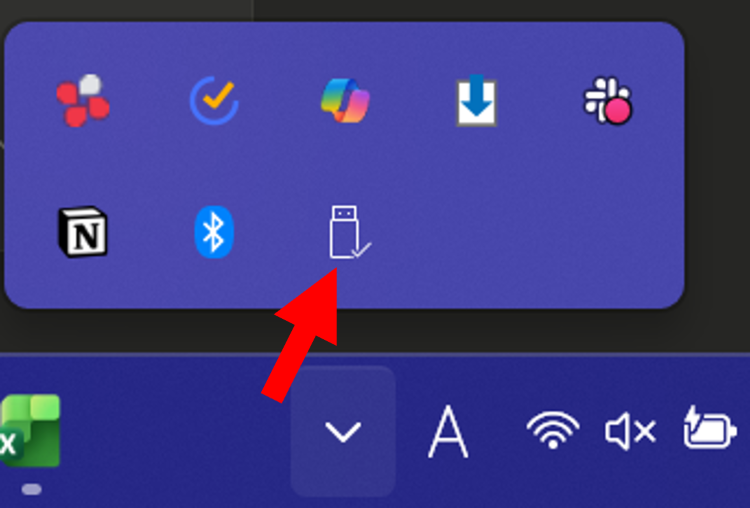 WindowsでUSBメモリが正しく認識され、タスクバーにアイコンが表示される画面