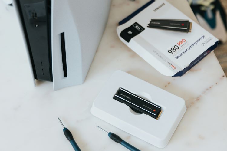 PS5のストレージを増設する2つの方法