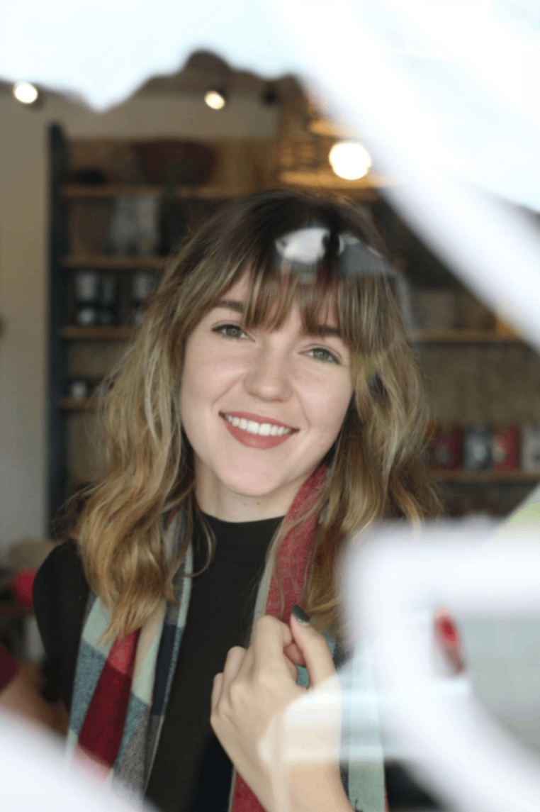 白く加工した後のポートレート写真